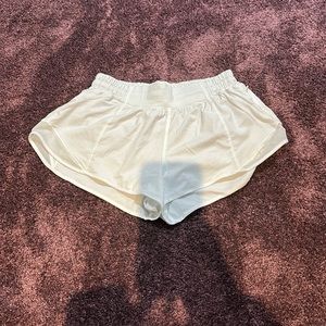 White Lululemon Hotty hot short 2.5 inch